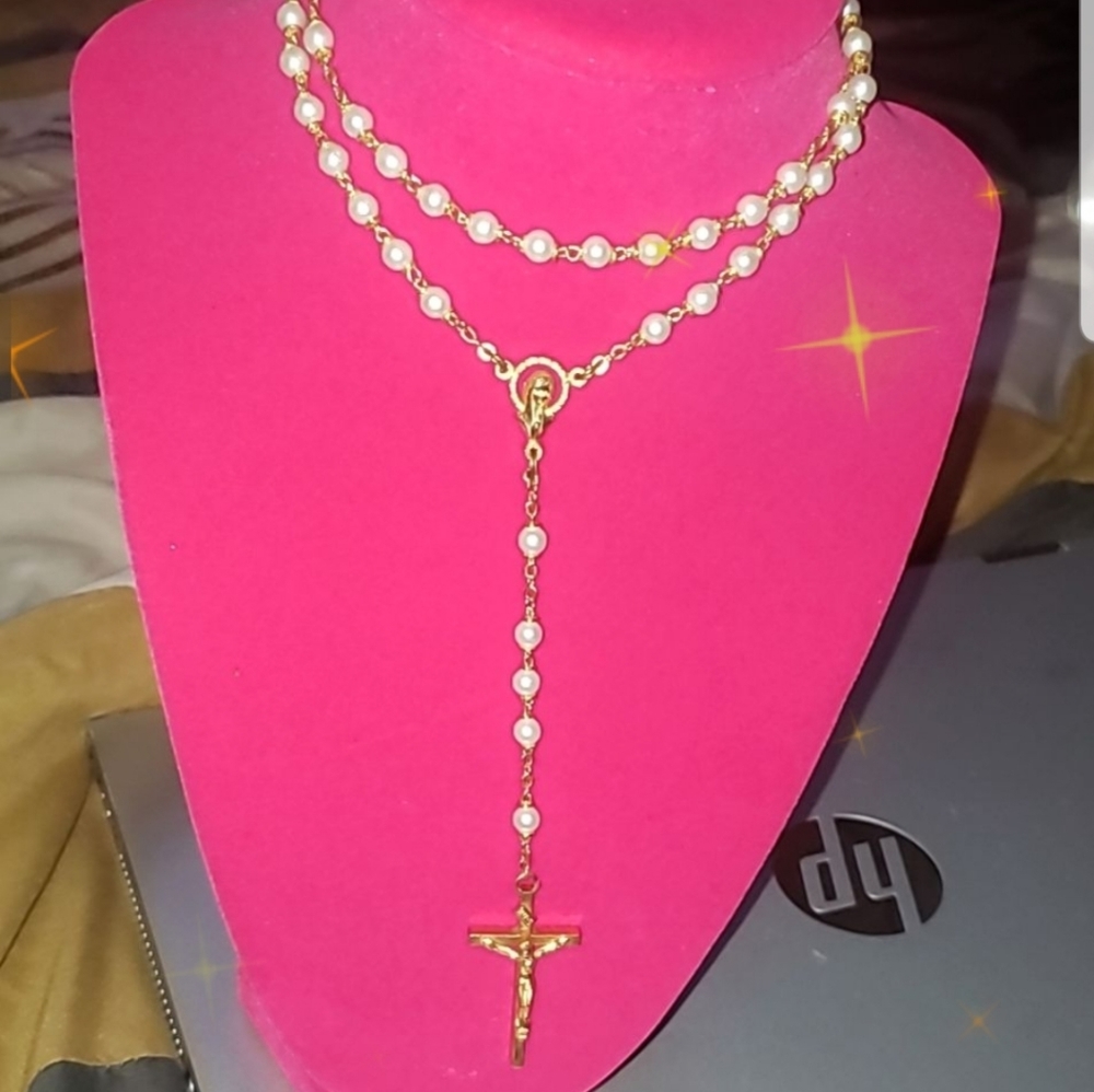 Pearl Rosary With A Cross That Has Jesus On It